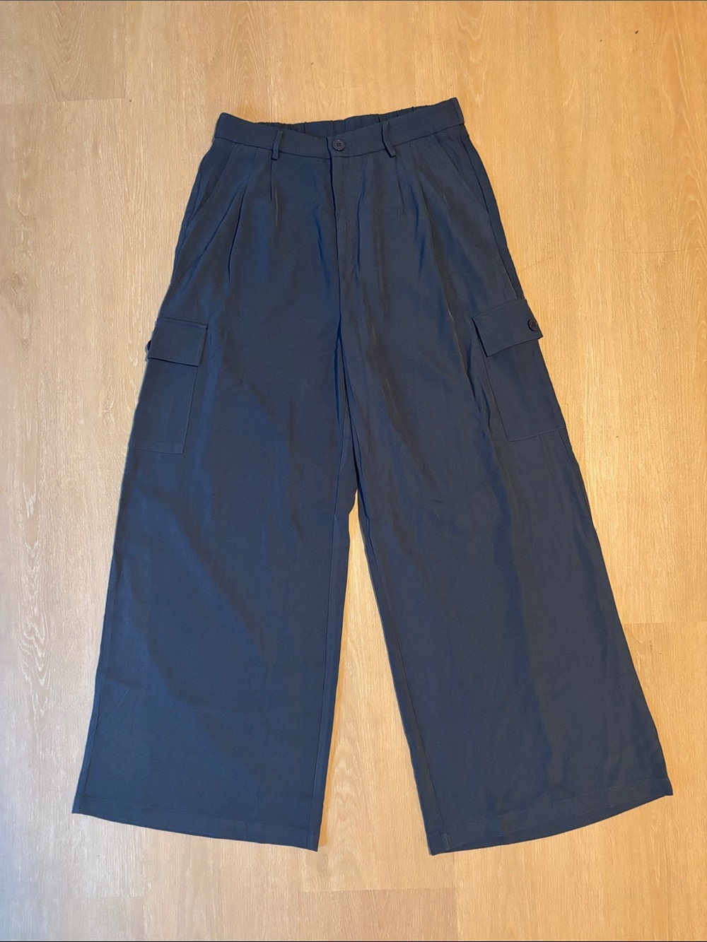 NWOT Wide Leg High Waisted Cargo Pants size 12